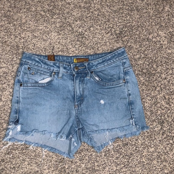 Aura Jean Shorts. - Picture 5 of 6